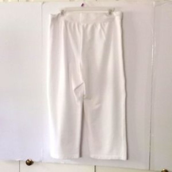 SB Active Women's Capris - Size (M) - White - Picture 2 of 5
